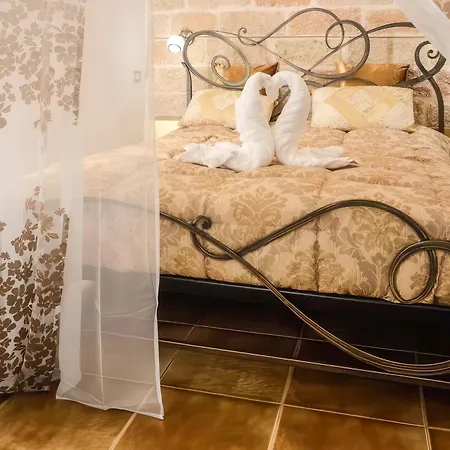 Konukevi Gold White Exclusive House 4*