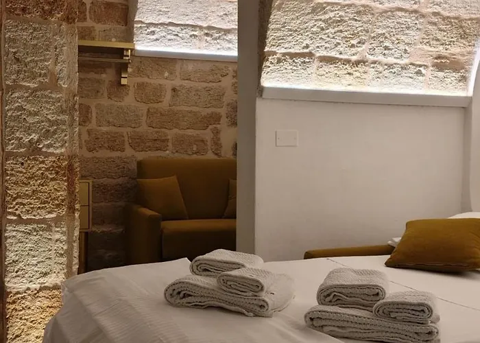 Gold White Exclusive House